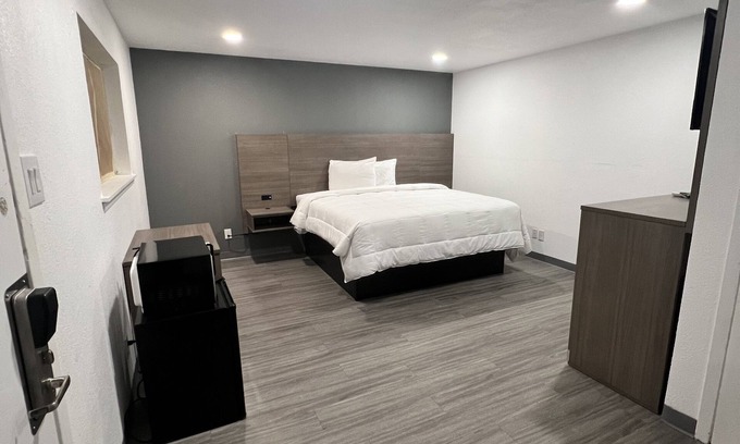 Mineola Hotel | Rodeway Inn