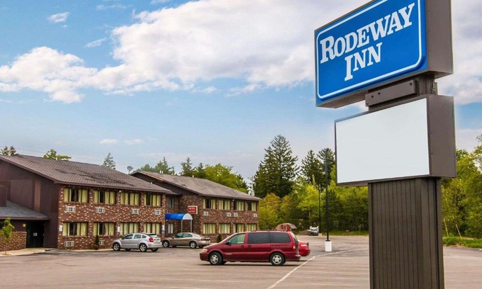 Muskegon Hotel | Rodeway Inn