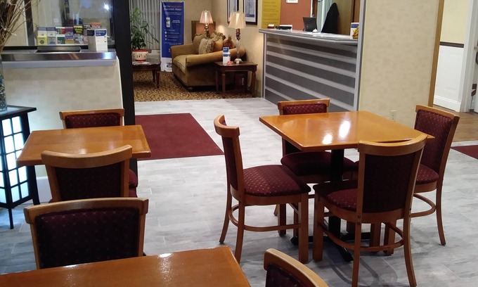 Weedsport Hotel | Rodeway Inn