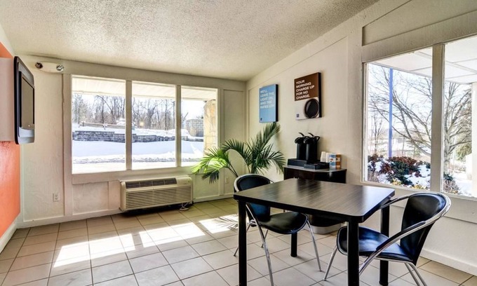 Washington Hotel | Rodeway Inn Washington PA