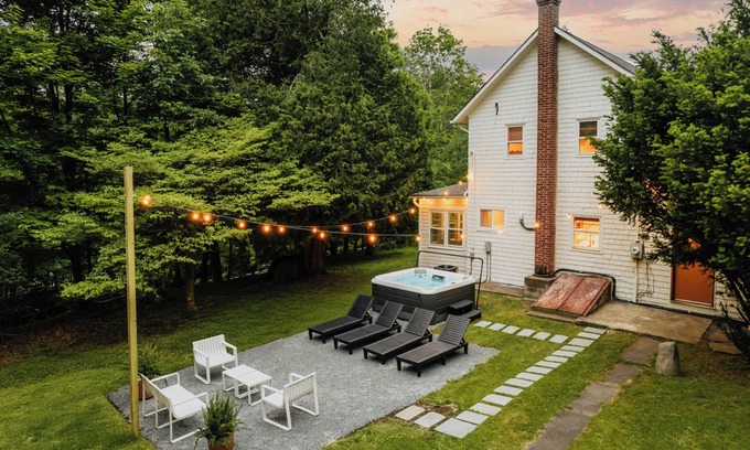 Rowland Cabin | Roebling House 1850s Cabin Hot Tub Fire Pit