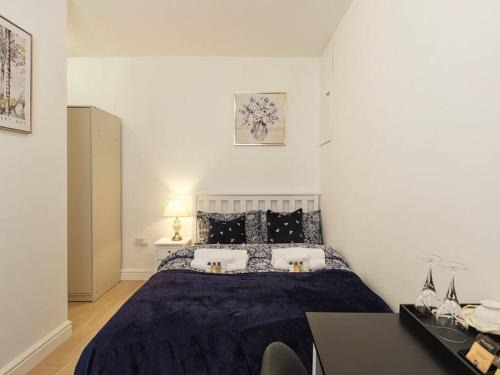 Maidstone Apartment | Rofennie Suite -Luxury ensuite room!