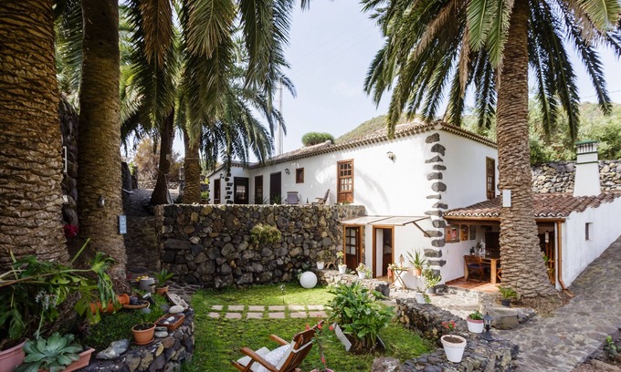 Brena Baja Cottage | Romántica Casa con Buena Ubicación y Wi-fi