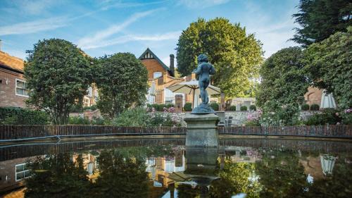 Aylmerton Hotel | Roman Camp Inn