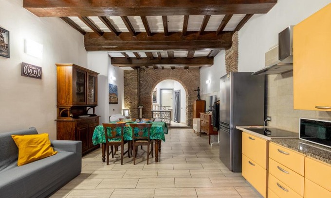 Rione VII Regola House | Roman Loft with arch in Campo de' Fiori