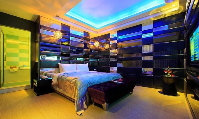 Dali Hotel | Roman Vacation Motel