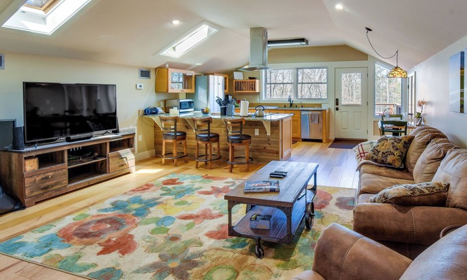 Central Apartment | Romantic, Cozy Loft w/Yard, 5 Miles to Clemson