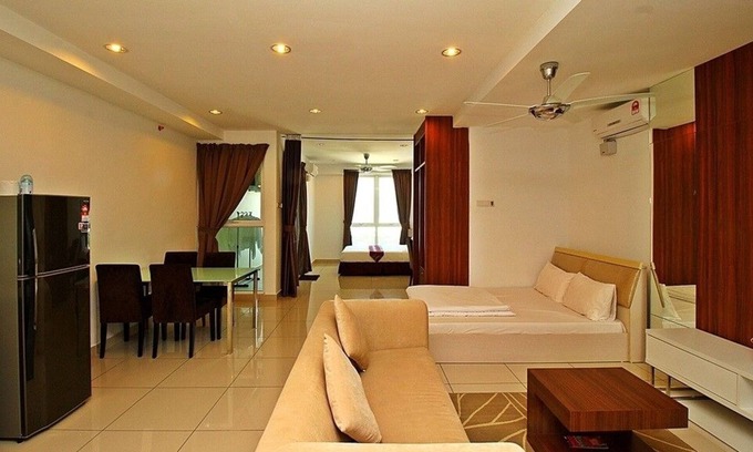 Downtown George Town Apartment | Romantic Getaway in Private Penang Suite