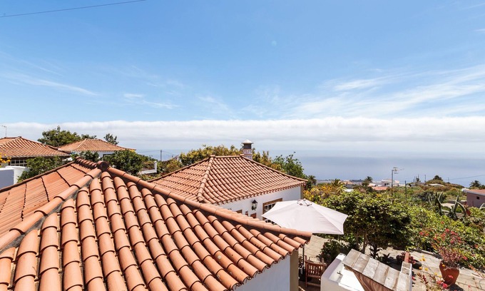 Villa de Mazo Cottage | Romantic house between gardens, with wifi and barbecue