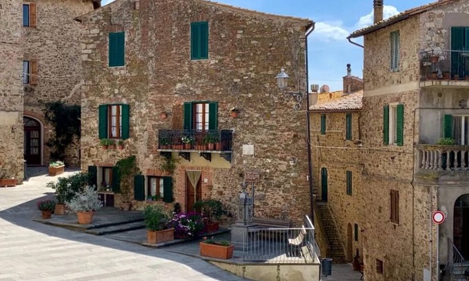 Campagnatico Apartment | Romantic living in a listed stone house in the heart of Campagnatico.
