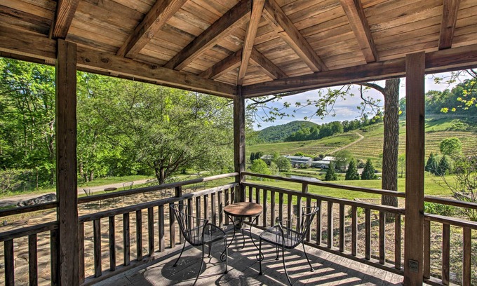 Faber Cottage | Romantic Log Cabin Escape on Delfosse Winery!
