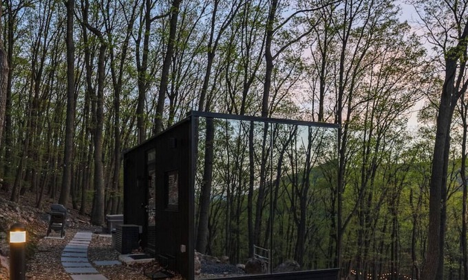 Mercersburg House | Romantic Mirror Cabin Hot Tub Fire Pit Views