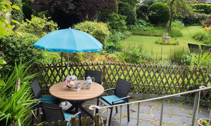 Ducey Cottage | Romantic retreat in Ducey with enclosed garden