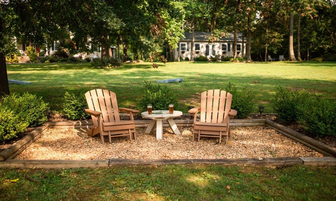Blue Ridge Cottage | Romantic Shabby Chic Cottage on 5 acre property near wineries and Blue Ridge MTS