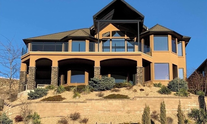 Southwest Mission House | Romantic Sunset lake view house - uppermission