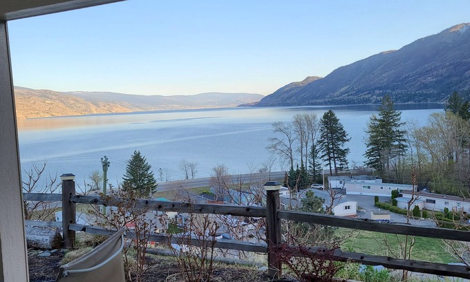 Central Okanagan House | Romantic year round setting overlooking Lake Okanagan.