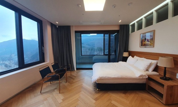 Jeongseon Hotel | ROMYZIAN GARDEN