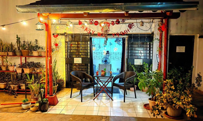 Legazpi Village Condo | Rooftop Condo, Minigolf, Terrace, Parking, City view, AC, WiFi, 3 pax