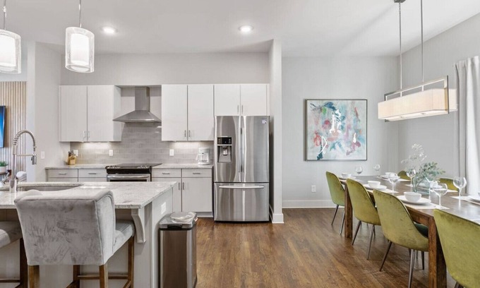 East Hill House | Rooftop Deck! Gorgeous Home, 3 Bdrs 3.5 Baths