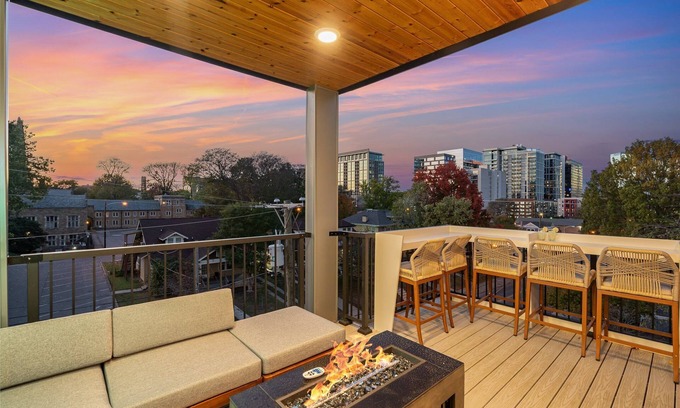 Music Row House | Rooftop Echo - 4 Minutes to Broadway - Fire Pit!