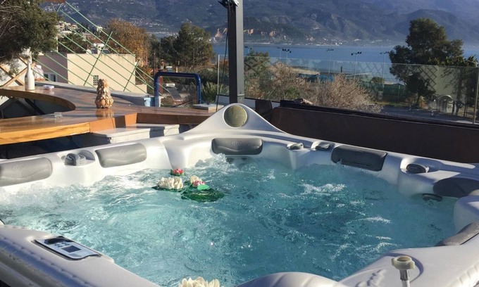 Nees Pagases Apartment | Rooftop Loft With Jacuzzi