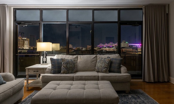 Central Business District Condo | Rooftop Penthouse & Patio w/Spectacular City Views and Secure Onsite Parking