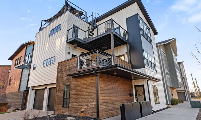Downtown House | Rooftop Terrace on Bentonville Square