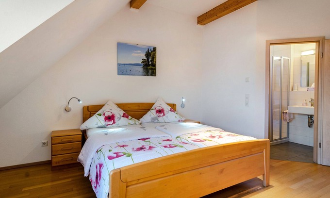 Reichenau Apartment | 'Room 1' with Shared Garden and Wi-Fi