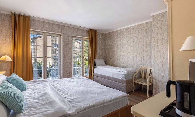 Reichenau Apartment | Room '3-Bett Ohne Seeblick' with Shared Terrace, Balcony and Wi-Fi