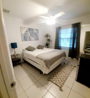 Westgate House | Room 5 minutes from PBI Airport