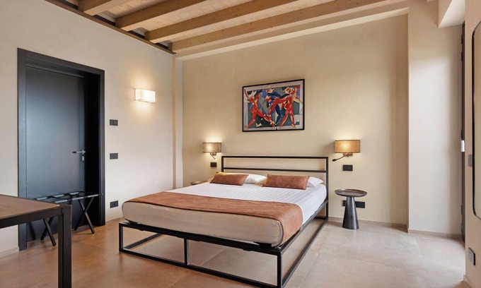 Castelnuovo del Garda Apartment | Room 'Agr Casa Pezzo Doppia Piano Terra' with Shared Pool, Wi-Fi and Air Conditioning