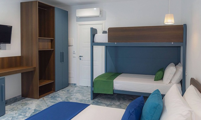 Ercolano Apartment | Room 'Camera Familiare Panoramica' with Mountain View, Wi-Fi and Air Conditioning