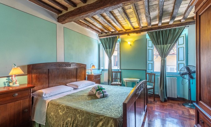 Montalcino Apartment | Room 'Camera Verde' with Shared Terrace and Wi-Fi