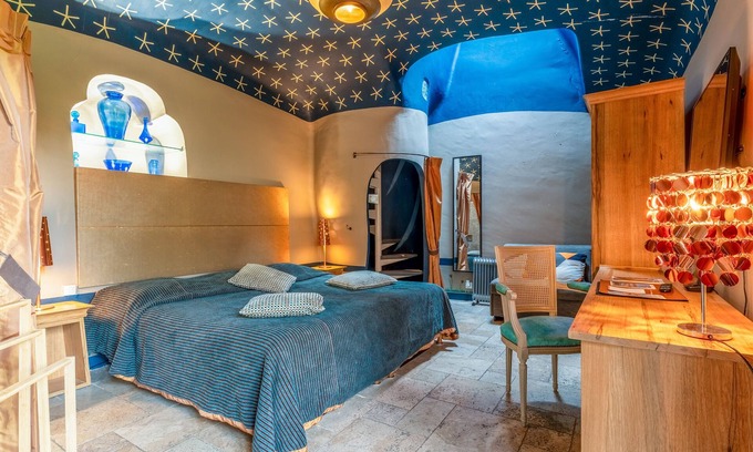 Collias Apartment | Room 'Chambre 10' with Shared Pool, Wi-Fi and Air Conditioning