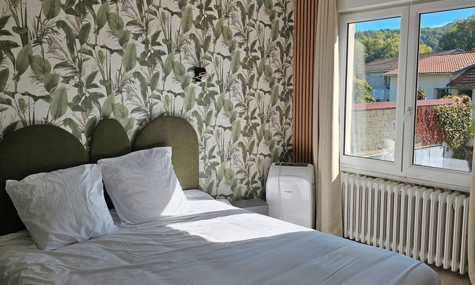 Salies-du-Salat Apartment | Room 'Chambre 7' with Shared Terrace, Wi-Fi and Air Conditioning