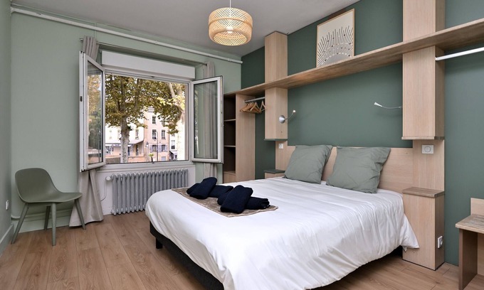 Salies-du-Salat Apartment | Room 'Double Room' with Shared Terrace, Wi-Fi and Air Conditioning