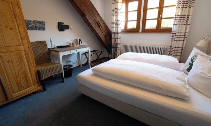 St. Blasien Apartment | Room 'Double Room 8' with Shared Garden and Wi-Fi