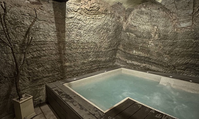 Lerin Apartment | Room 'El Tordo' with Mountain View, Wi-Fi and Air Conditioning