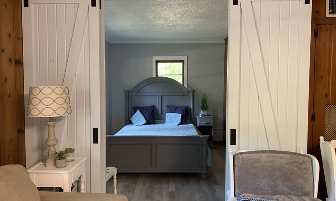 Higgins Lake Cottage | Room For All - Hilltop View Cottage