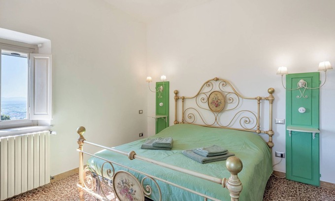 Fornello Apartment | Room 'Giada' with Mountain View, Wi-Fi and Air Conditioning