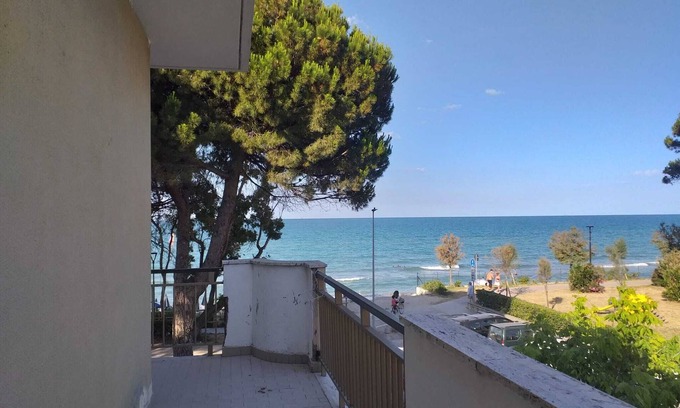 Pineto Bed & Breakfast | Room in B&B - Spacious Double Room Right by the sea