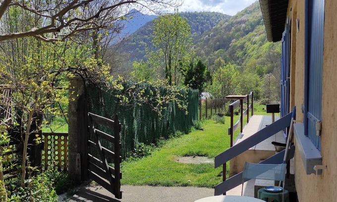 Aspet House | Room in quiet villa with mountain view