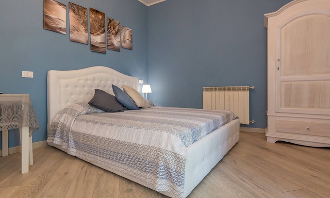 Montescudaio Apartment | Room 'L'incanto' with Private Garden