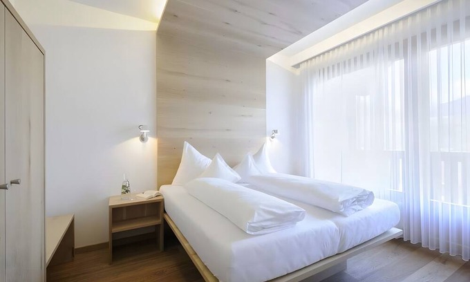 Marlengo Apartment | Room 'Pazeider Suite Meranblick 303' with Mountain View, Wi-Fi and Air Conditioning