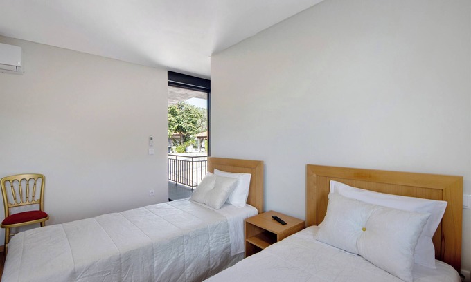 Rossas Apartment | Room 'Quarto 6' with Mountain View, Wi-Fi and Air Conditioning