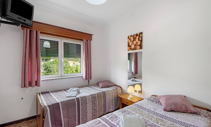 Castro Daire Apartment | Room 'Quarto 7 - Jorge Galinheiro' with Mountain View, Shared Garden and Wi-Fi