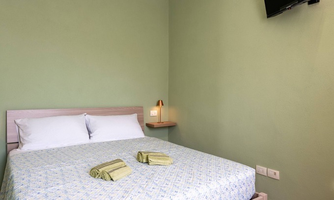 Foiano della Chiana Apartment | Room 'Stanza Verde' with Balcony, Wi-Fi and Air Conditioning