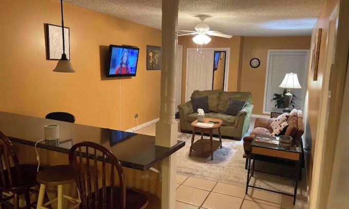 Jackson House | Room to Relax, spacious 1 Bedroom,Washer/Dryer,