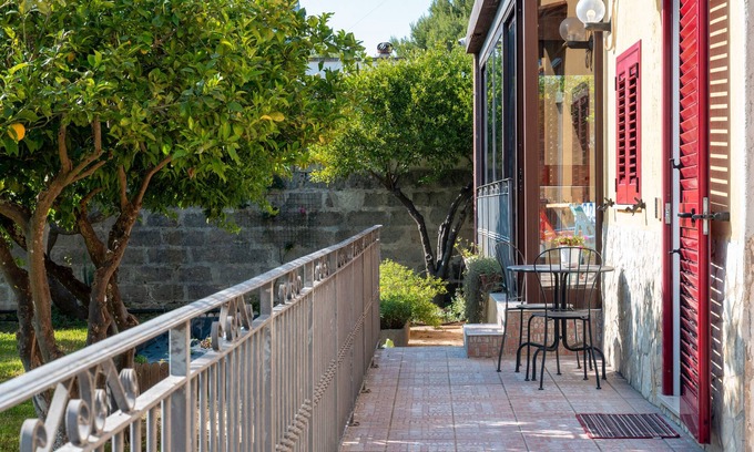 San Foca Apartment | Room 'Villa Nike - 1' with Shared Pool, Wi-Fi and Air Conditioning