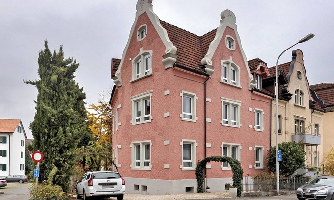 Kreuzlingen Apartment | 'Room with Kitchenette Rosenbaum' with Shared Garden and Wi-Fi